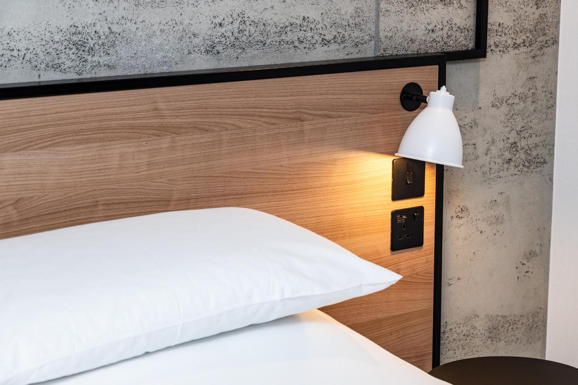 Ibis Coleraine Riverside Bagian luar foto
