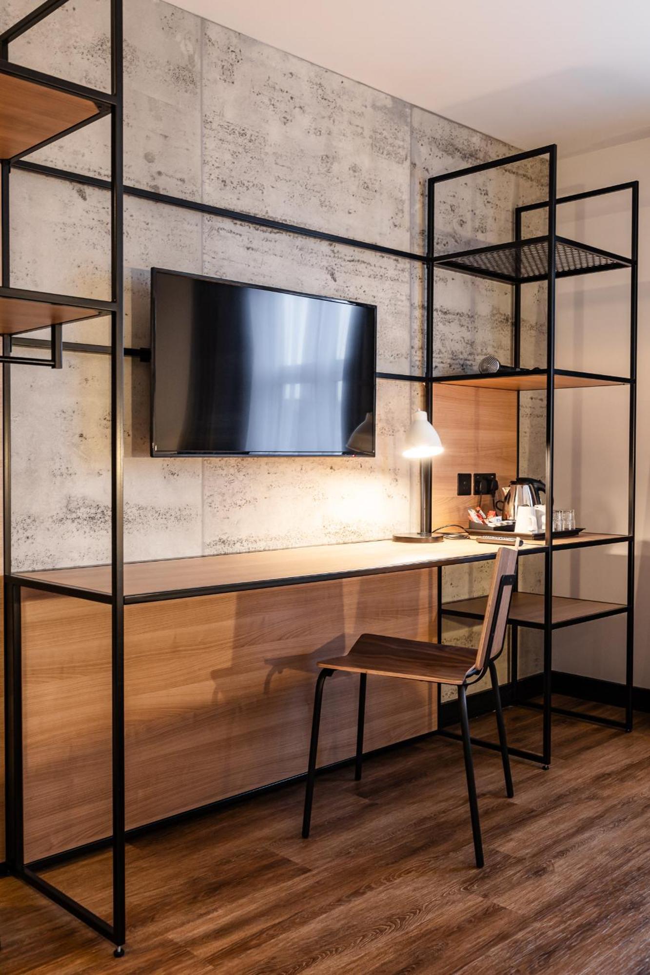 Ibis Coleraine Riverside Bagian luar foto